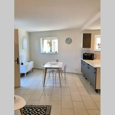 Appt 1 A 4 Pers Cocoon,1,500 Km Sortie Auto, 3 Km Ctre Macon, Pkg Cour Privee Apartment Exterior photo