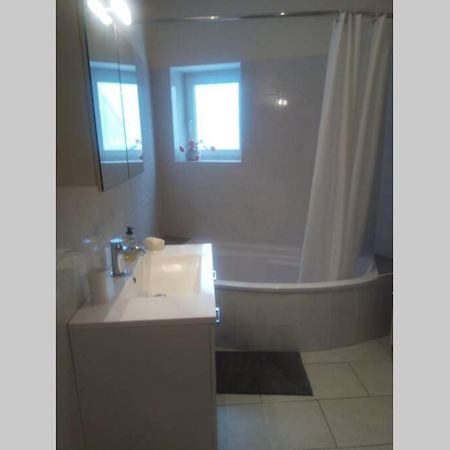 Appt 1 A 4 Pers Cocoon,1,500 Km Sortie Auto, 3 Km Ctre Macon, Pkg Cour Privee Apartment Exterior photo