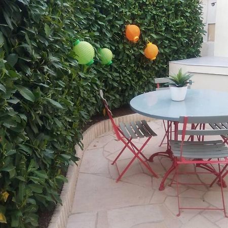 Appt 1 A 4 Pers Cocoon,1,500 Km Sortie Auto, 3 Km Ctre Macon, Pkg Cour Privee Apartment Exterior photo